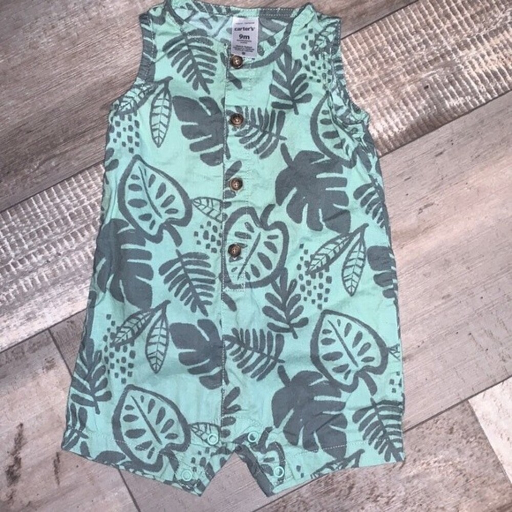 Carters green outfit, size 9‎ months